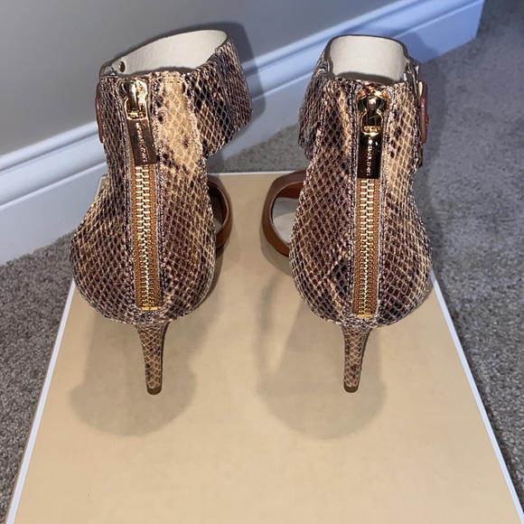 MICHAEL Michael Kors Guiliana Open Toe Pump - Picture 5 of 8